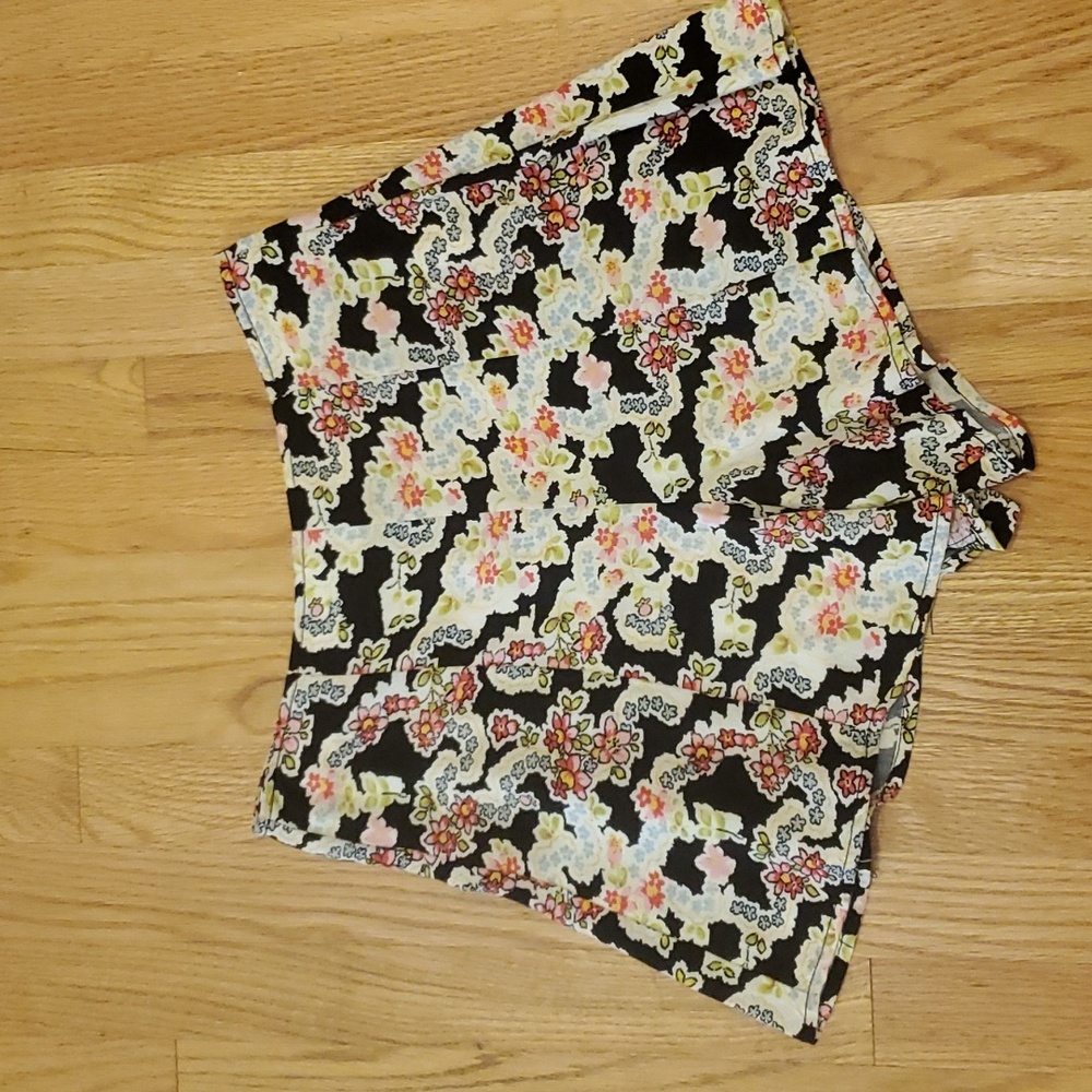 BONGO Dressy Floral Shorts Size 1